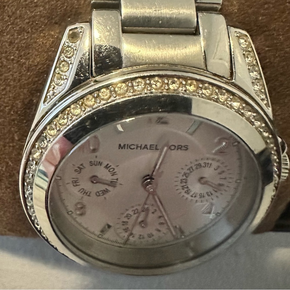 Michael Kors MK5612 Crystal-Embellished Watch in Silver - Picture 8 of 11